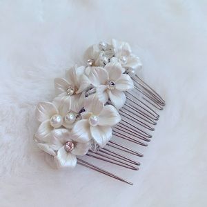 Beautiful flower hair piece for wedding